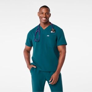 FIGS Men’s Leon Three Pocket Scrub Top Caribbean Blue Large PO 1596